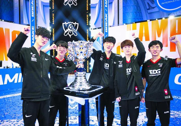 edg夺冠阵容成员几个中国人