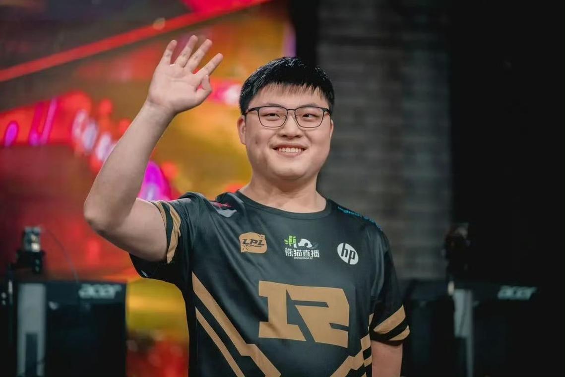 uzi也没有s冠但业内评价非常高