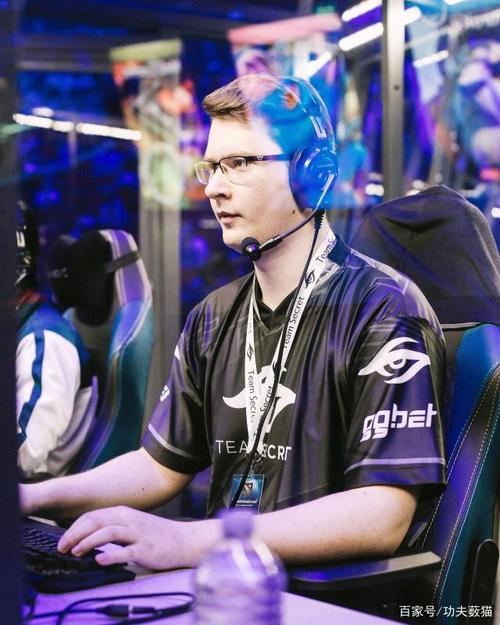dota2怎样改名字?